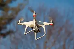 model DJI Phantom 4 كوادكوبتر وتحمل كاميرا و GPS stabilization
