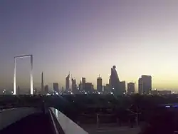 برواز دبي في المساء