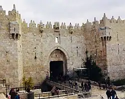 باب العامود