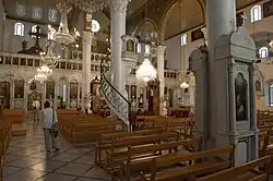 داخل الكنيسة