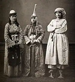 مثال غير مألوف لامرأة ترتدي اللبادة، 1873