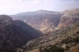 جبال في ضانا