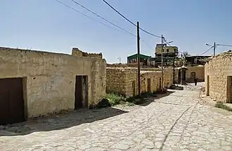 بيوت مرممة تُستخدم كغرف فندقية