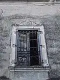 نافذة ذات طابع إيطالي.
