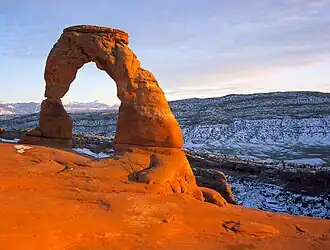 قوس دقيق ، قوس طبيعي في حديقة Arches الوطنية بالقرب من موآب ، يوتا