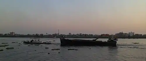 سفينة تستخدم لأغراض نقل البضائع