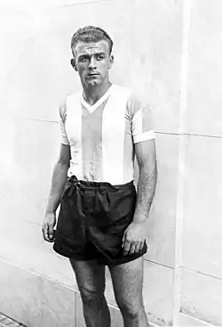 دي ستيفانو ظهرَ في 6 مُباريات لبلده الأصل الأرجنتين عام 1947، قبلَ أن يظهر مع إسبانيا في 31 مُباراة بين عامي 1957 و1961..mw-parser-output cite.citation{font-style:inherit;word-wrap:break-word}.mw-parser-output .citation q{quotes:"\"""\"""'""'"}.mw-parser-output .citation:target{background-color:rgba(0,127,255,0.133)}.mw-parser-output .id-lock-free.id-lock-free a{background:url("//upload.wikimedia.org/wikipedia/commons/6/65/Lock-green.svg")right 0.1em center/9px no-repeat}.mw-parser-output .id-lock-limited.id-lock-limited a,.mw-parser-output .id-lock-registration.id-lock-registration a{background:url("//upload.wikimedia.org/wikipedia/commons/d/d6/Lock-gray-alt-2.svg")right 0.1em center/9px no-repeat}.mw-parser-output .id-lock-subscription.id-lock-subscription a{background:url("//upload.wikimedia.org/wikipedia/commons/a/aa/Lock-red-alt-2.svg")right 0.1em center/9px no-repeat}.mw-parser-output .cs1-ws-icon a{background:url("//upload.wikimedia.org/wikipedia/commons/4/4c/Wikisource-logo.svg")left 0.1em center/12px no-repeat}body:not(.skin-timeless):not(.skin-minerva) .mw-parser-output .id-lock-free a,body:not(.skin-timeless):not(.skin-minerva) .mw-parser-output .id-lock-limited a,body:not(.skin-timeless):not(.skin-minerva) .mw-parser-output .id-lock-registration a,body:not(.skin-timeless):not(.skin-minerva) .mw-parser-output .id-lock-subscription a,body:not(.skin-timeless):not(.skin-minerva) .mw-parser-output .cs1-ws-icon a{background-size:contain;padding:0 1em 0 0}.mw-parser-output .cs1-code{color:inherit;background:inherit;border:none;padding:inherit}.mw-parser-output .cs1-hidden-error{display:none;color:var(--color-error,#d33)}.mw-parser-output .cs1-visible-error{color:var(--color-error,#d33)}.mw-parser-output .cs1-maint{display:none;color:#085;margin-left:0.3em}.mw-parser-output .cs1-kern-left{padding-left:0.2em}.mw-parser-output .cs1-kern-right{padding-right:0.2em}.mw-parser-output .citation .mw-selflink{font-weight:inherit}@media screen{.mw-parser-output .cs1-format{font-size:95%}html.skin-theme-clientpref-night .mw-parser-output .cs1-maint{color:#18911f}}@media screen and (prefers-color-scheme:dark){html.skin-theme-clientpref-os .mw-parser-output .cs1-maint{color:#18911f}}Pla Diaz، Emilio (10 يوليو 2014). "Alfredo Di Stéfano Laulhé – International Matches". مؤسسة إحصاءات وثيقة لرياضة كرة القدم. مؤرشف من الأصل في 2021-02-25. اطلع عليه بتاريخ 2020-08-19.
