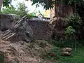 معبد كريشنا أنشأه راجا غانيشا في قصره مرئيًا من الطريق الخارجي.