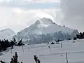 جبل بيرين مغطى بالثلج