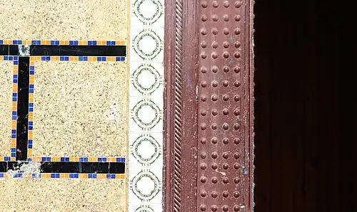 نظرة مقربة لباب في القصبة
