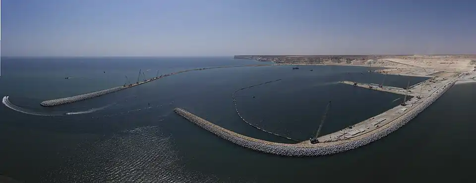ميناء الصيد البحري بالدقم