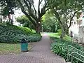 يمتد Duxton Plain Park من New Bridge Road في الحي الصيني إلى مجمع Yan Kit السابق للسباحة في Tanjong Pagar.