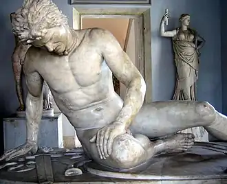 " The Dying Gaul " ، نسخة رخامية رومانية من العمل الهلنستي ، في الأصل من البرونز ، من متاحف كابيتولين أواخر القرن الثالث قبل الميلاد ، روما