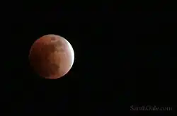 كسوف لوحظ من سالم ، أوريغون . يقع الشمال القمري بالقرب من أعلى اليسار.