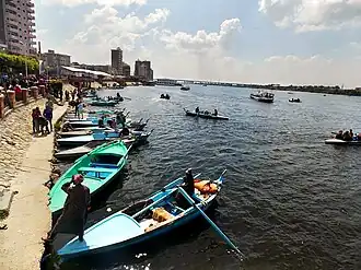 تنشتر القوارب بكل أحجامها على طول ساحل المدينة في الإجازات والأعياد والمناسبات المحليّة.