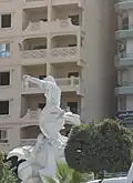 تمثال سمكة البحر بمدخل الهانوفيل.