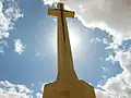 صليب المذبح أعلى مقابر الكومنولث.