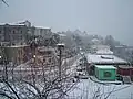 مركز بلدية الميلية تكسوها الثلوج.