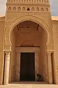 إحدى بوابات المسجد
