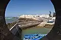 صورة من صقالة حيث تظهر مئذنة مسجد القصبة