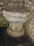 الكنيسة ، جرن المعمودية.