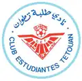 صمم شعار النادي الأول سنة 1976 وكان عبارة عن دائرة تحيط بها عبارة نادي طلبة تطوان بالعربية و"CLUB ESTUDIANTES TETUAN " باللغة الإسبانية وتعني هذه العبارة بالكامل اسم النادي. يتوسط هذا الاسم شعار النادي الذي صمم آنذاك باحترافية لما يحتويه من دلالات توحي إلى اسم النادي الذي تم اختصاره في نادي طلبة تطوان