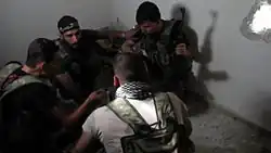 مقاتلو الجيش السوري الحر يعقدون جلسة تخطيط