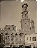 الواجهة من شارع المعز