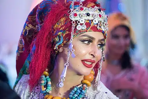 عروس سوسية بالتاج السوسي "تاونزا" و"القطيب"
