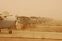 صف من طائرات سيزنا 172.