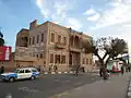 تاكسي الأقصر «أبيض × أزرق»