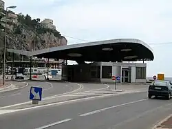 نقطة عبور بونت سانت لودوفيتش / بونتي سان لودوفيكو الحدودية بين منتون بفرنسا وفنتيميليا بإيطاليا