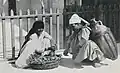 لعبت و&nbsp;لا زالت سكة الحديد دورا هاما في الثقافة و&nbsp;الاقتصاد، و&nbsp;يظهر في الصورة الراجعة إلى عام 1906م بائعة فاكهة و&nbsp;سقاء على رصيف محطة سكة حديد.