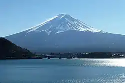 فوجي ياما بركان طبقي نشيط في اليابان ، كان آحر نشاط له في أغسطس 1707