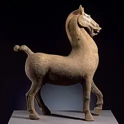 النحت الجنائزي لحصان ، الصين ، مقاطعة سيتشوان ، أسرة هان الشرقية ، منحوتة من الفخار المصبوب ، 25-220