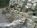 أنقاضه القلعة