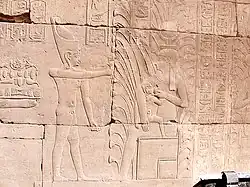 مشهد للرضاعة الطبيعية على الجدران الداخلية