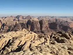 A dry mountain landscape with smoothened rocks.