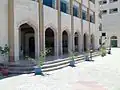 مدخل المبنى الرئيسي في الجامعة