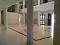 مشهد من داخل المبنى الرئيسي
