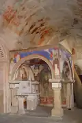 ضريح في كنيسة الدير
