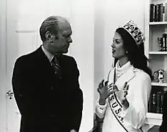 الرئيس الأمريكي جيرالد فورد يجتمع مع بيترسون عام 1976