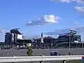 صورة لملعب جيليت من الخارج ملتقطة من مواقف السيارات.