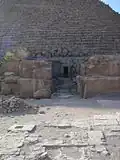 الممر الجانبي الشمالي للمعبد الجنائزي يتيح الوصول إلى معبد منكاورع