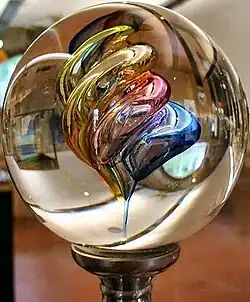 كرة زجاجية ( تايلر هوبكنز)(بريتاني,فرنسا).