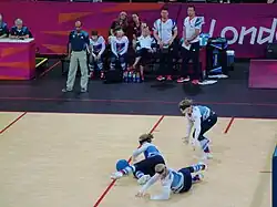 منتخب بريطانيا العظمى لكرة الهدف للسيدات يدافع (سبتمبر 2012).