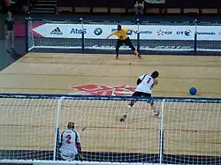 منتخب الولايات المتحدة للسيدات يرمي إلى أستراليا (سبتمبر 2012).