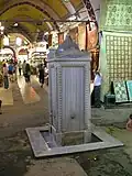 إحدى النوافير الأربعة المصنوعة من الرخام