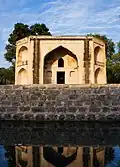 بُنيت مقبرة حكيمون في حسن أبدال عام 1589.