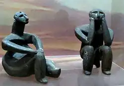 التماثيل ذكور وإناث